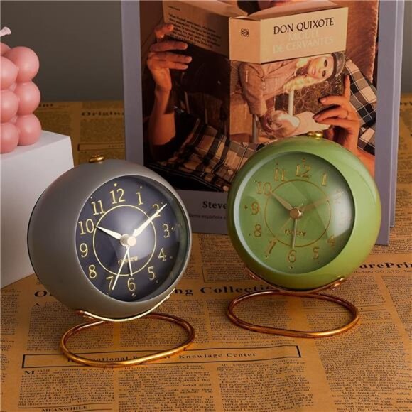 Metal Desk Clock, Retro Bedroom Table Vintage Analog Alarm Clock - Picture 4 of 7